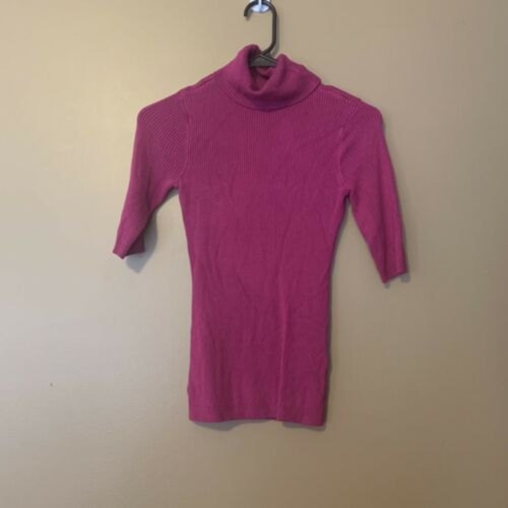 NWT Guess Women’s Medium 1/2 Sleeve Cut Out Ribbed Pullover Top Fierce Purple
